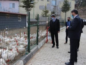 Öğretmenler yumurta satarak 18 öğrenciye burs sağladı