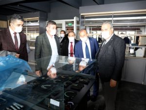 Hanımların el emekleri satışa çıkıyor