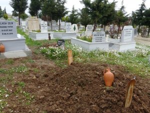 Öldü diye defnettikleri babalarını hastanede görünce şok oldular