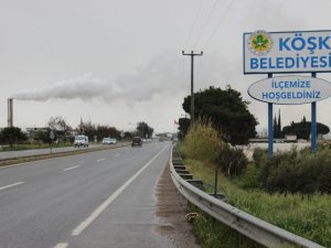 Fabrika bacasından çıkan dumanlar ilçeyi rahatsız ediyor