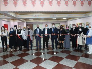Ev hanımları, resim sergisi açtı