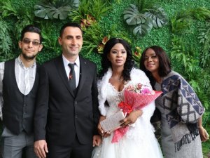 Fildişili gelin, 2 yıl sonra ablasını da aynı kentte gelin olarak getirdi