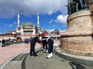 Polis Teşkilatının 176’ncı kuruluş yıl dönümünde Taksim Cumhuriyet Anıtı’na çelenk bırakıldı