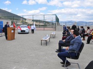 Meslek liselilere elektrikli araç hibe edildi