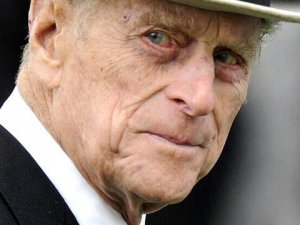 İngiltere Kraliçesi II. Elizabeth’in eşi Prens Philip için 41 pare top atışı