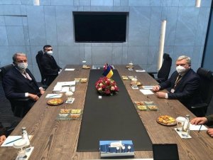 Bakan Akar, Ukraynalı mevkidaşı ile bir araya geldi