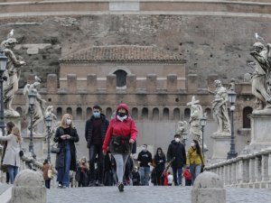 İtalya’da son 24 saatte Covid-19’a bağlı 344 can kaybı