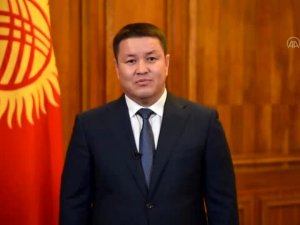 Kırgızistan’dan uçakta rahatsızlanan bebeği kurtaran Milletvekili Şeker’e teşekkür