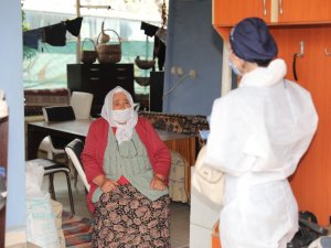 Kronik rahatsızlığı olan vatandaşlara evde sağlık hizmeti veriliyor