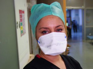 Aylardır sevdiklerini göremeyen hemşire: "Anneme sarılmak istiyorum"