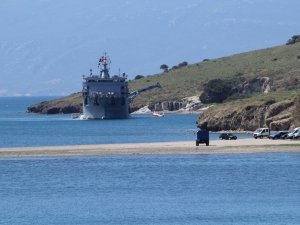 Foça’da düşen askeri uçağın enkazı denizden çıkarıldı