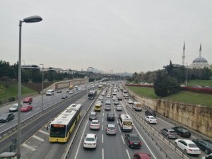 56 saatlik kısıtlamanın sonlanmasıyla E-5’te trafik yoğunluğu