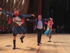 Bakan Tüzmen ve Başkan Zolan’dan zeybek şov