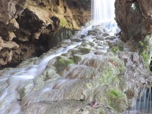 2 milyon yıllık ‘Yeraltı Pamukkale’si şifa dağıtmaya devam ediyor