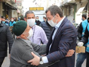 Zeytinburnu’nda sokaklar fesleğen kokusuyla baharı karşılıyor