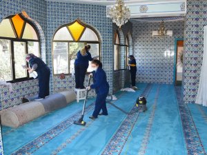 Salihli Belediyesi camileri Ramazan’a hazırladı