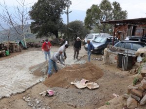 Nazilli Belediyesi Yellice Mahallesi’nin yollarını yeniliyor