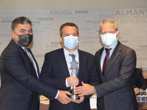 Hazırgiyim ve konfeksiyon sektöründe ihracatın yıldızları ödüllerine kavuştu