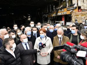 İYİ Parti lideri Akşener yangında zarar gören Kasaplar Çarşısı esnafını ziyaret etti