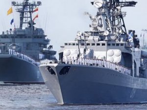 Rus savaş gemileri, Karadeniz’de tatbikat yaptı