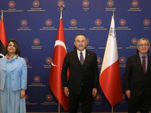 Bakan Çavuşoğlu, Libya ve Maltalı mevkidaşları ile bir araya geldi