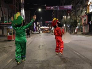 Ümraniyeliler, Hacivat ve Karagöz ile sahura kalkıyor