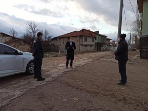Kaymakam, karantina altına alınan köyde incelemelerde bulundu