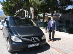 Kemer’de korona virüs hastalarının taşınması için araç desteği