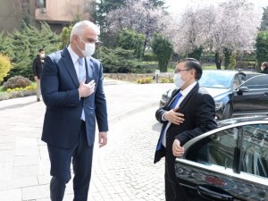 Bakan Ersoy Kırgız mevkidaşıyla bir araya geldi