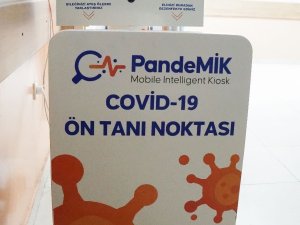 Triajı yapan cihaz, hastayı cep telefonuna gönderdiği SMS ile polikliniğe yönlendiriyor
