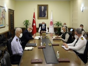 Bakan Akar: "Biz her zaman söylediğimiz gibi uluslararası hukuk çerçevesinde toprak bütünlüğüne saygılı bir şekilde, barışçıl yollarla, Rusya ve Ukrayna arasındaki gerginliğin bir an önce bitmesinden yanayız"