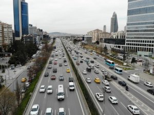 İstanbul’da ilk iftar öncesi trafik yoğunluğu başladı