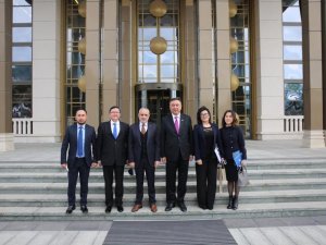 Kırgız Bakan İmanaliyev’den Cumhurbaşkanı Başdanışmanı Topçu’ya ziyaret