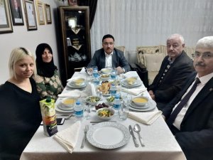 Vali Çiçek ilk orucu şehit ailesi ile açtı