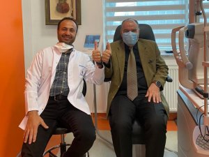 Van Defterdarı Murtaza Kamar akıllı lens ameliyatı ile gözlüklerden kurtuldu