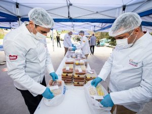 İzmir’de evlere iftar sofrası servisi