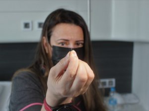 Kokoreç yerken diline iğne batan kadın doktorları da şaşırttı