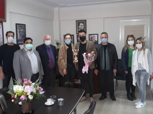 Sökeli Berber Arıcı, saç kesim yarışmasında performans ödülü kazandı