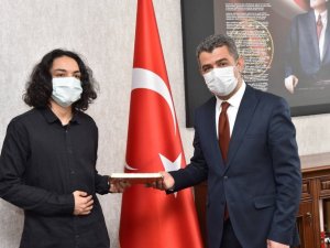 Denizli’nin genç fizikçisi gümüş madalya kazandı