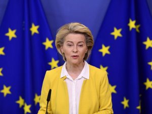 AB Komisyonu Başkanı Leyen: “Pfizer ve BioNTech, AB’ye 50 milyon ek aşı tedarik edecek”