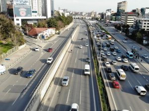 Kısıtlama saati değişti, trafikte yoğunluk erkenden başladı