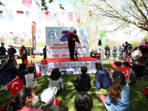 Bayraklı’da 23 Nisan coşkusu başladı