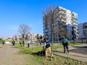 Buca’nın parklarında yenileme çalışmaları