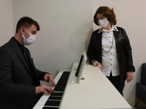 Kanser hastalarına müzikle terapi