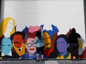 Kuşadası’nda her duvar bir tuval