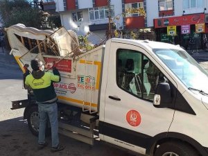 Eski eşyaları ’Alo Çöp Acil’ ekipleri topluyor