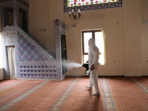 Akhisar’da camilere ramazan temizliği