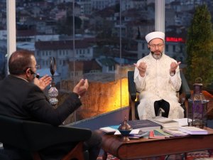 Erbaş: "Sosyal medyada bir yalanı binlerce kişinin beğeniyor olması, şifa aramamız gereken kötü bir hastalık"