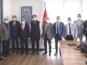 Başkan Işık’tan Encümen Üyelikleri sona eren Meclis Üyelerine Teşekkür Belgesi