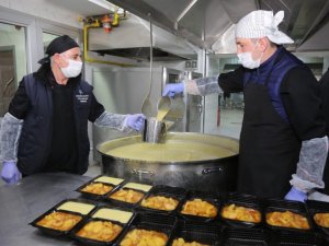 Küçükçekmece Belediyesi Ramazan’da da vatandaşların yanında